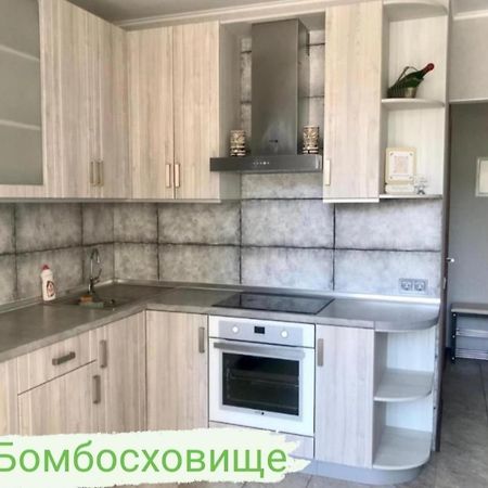 Apartments & Vernissage On Kostandi Odesa Exterior photo