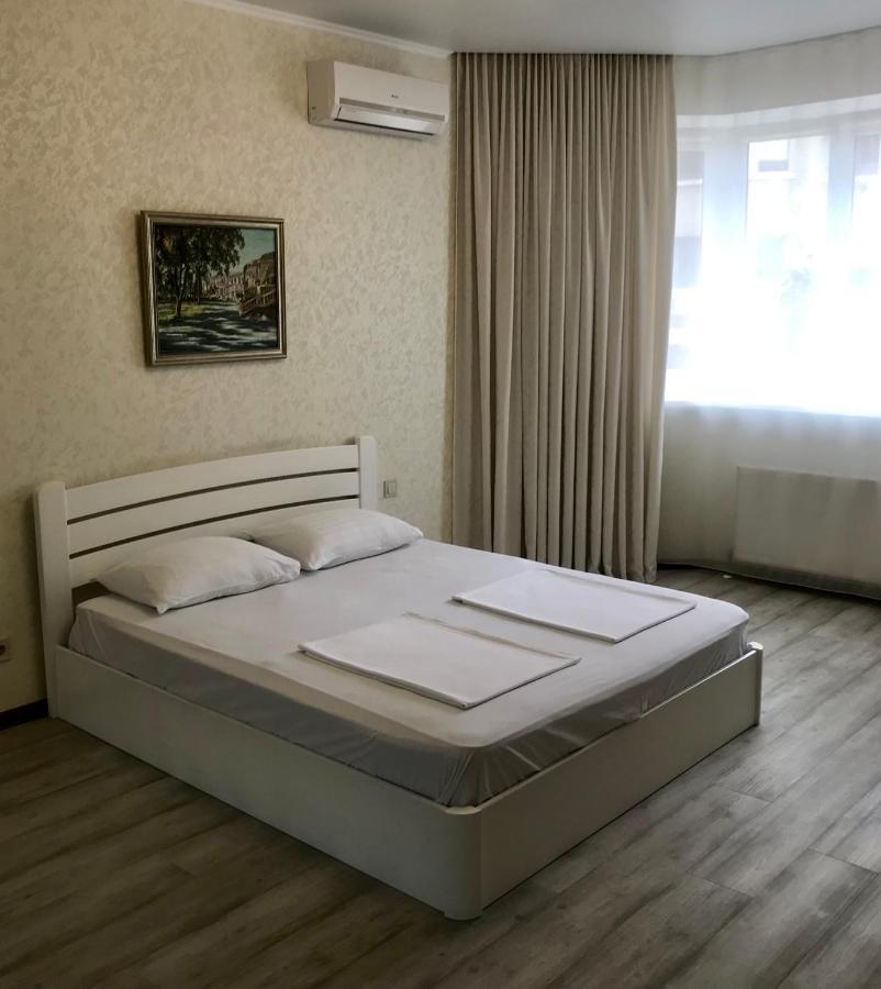 Apartments & Vernissage On Kostandi Odesa Exterior photo