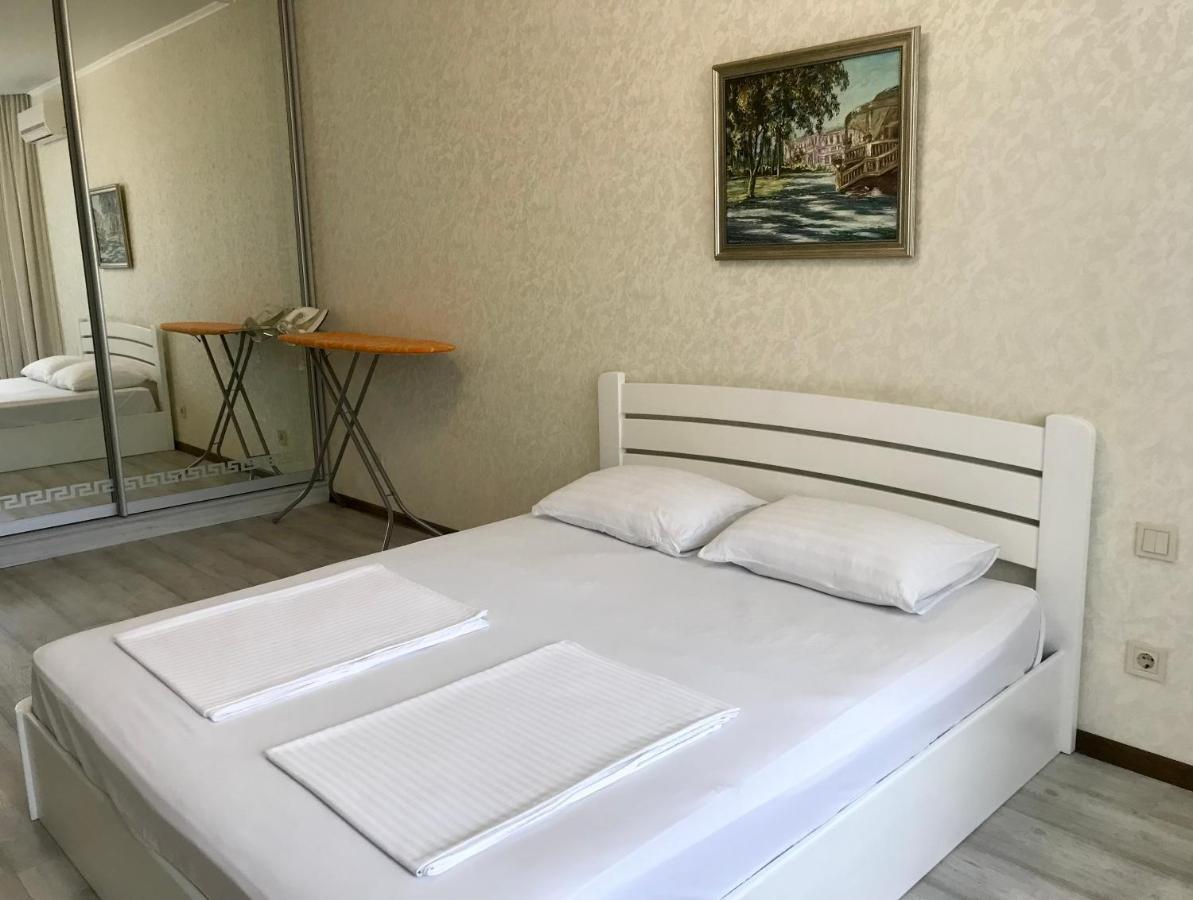 Apartments & Vernissage On Kostandi Odesa Exterior photo
